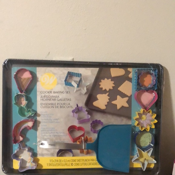 NWT Wilton 12 Piece Cookie Baking set - Picture 3 of 6